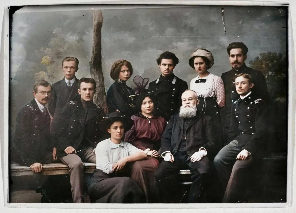 Mykhailo Hrushevskyi with a group of Ukrainian student youth in Poltava