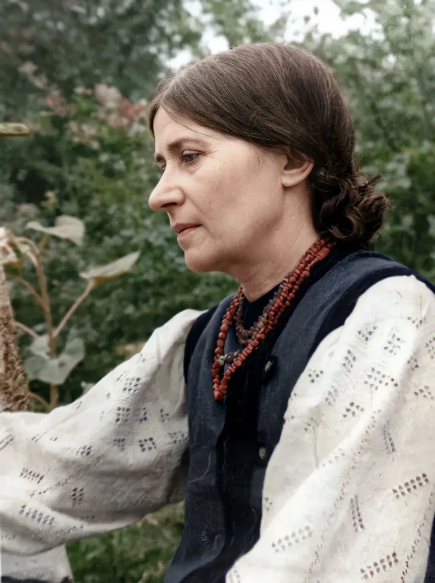 Kateryna Bilokur — half-length portrait in a vyshyvanka