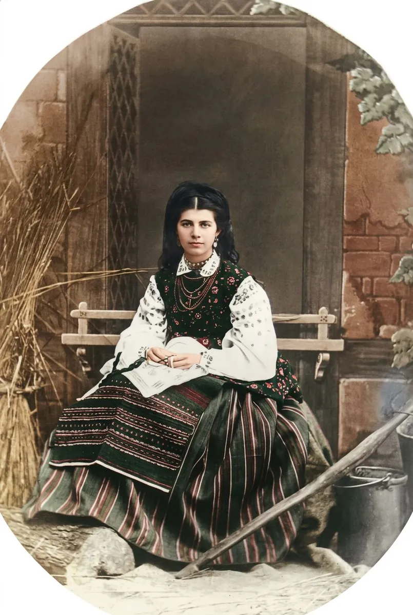 Olena Pchilka in her youth — studio portrait