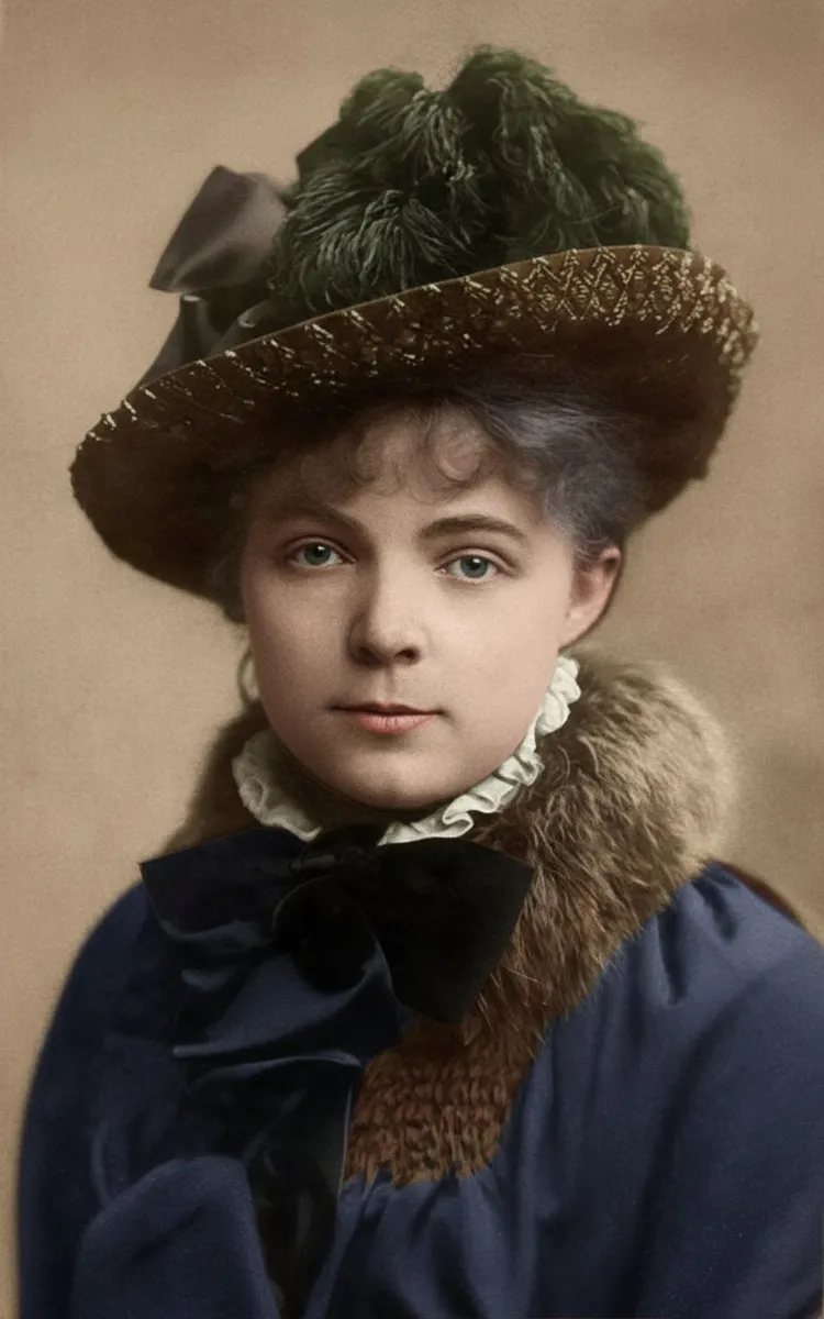 Mariya Bashkirczeva in a hat