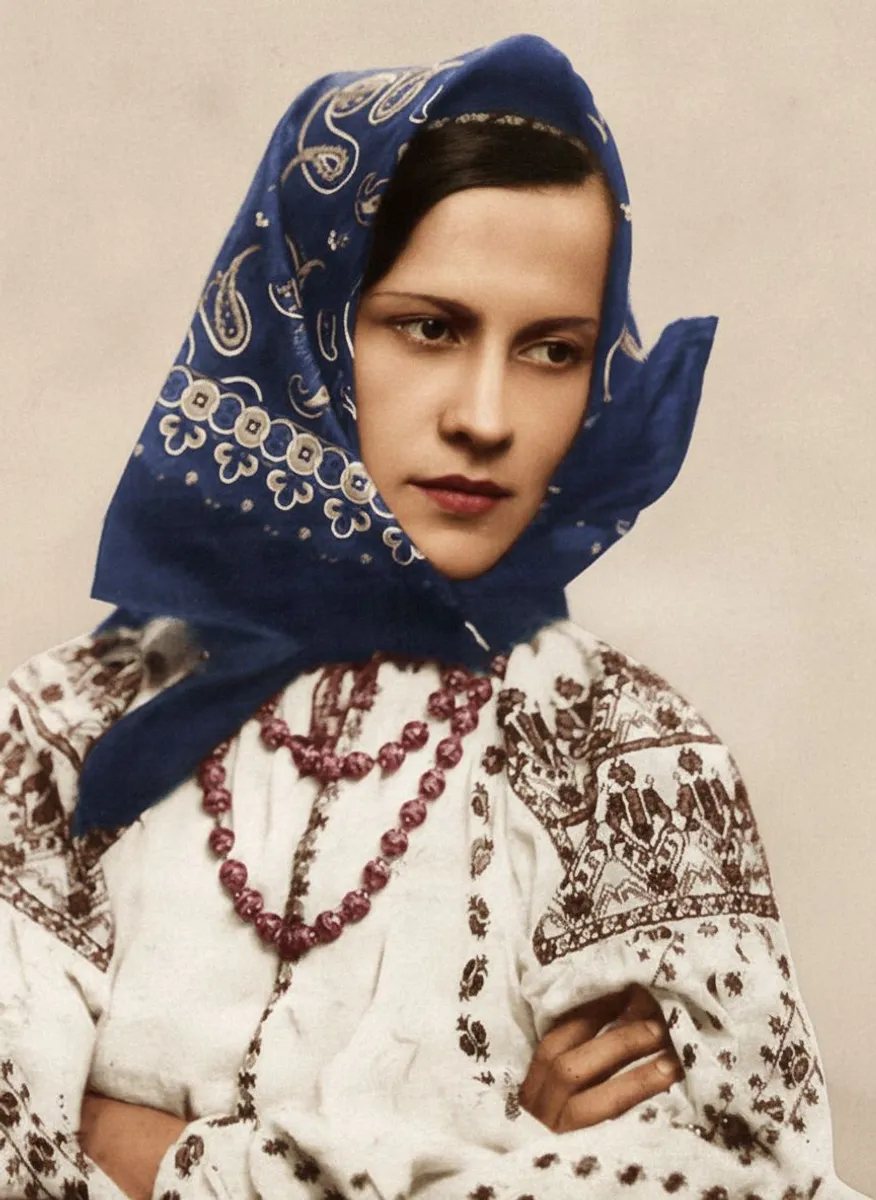 Софія Яблонська в українському народному вбранні