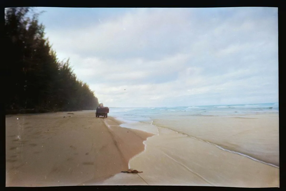 Подорожуючи автівкою на пляжах острова Борнео від Софії Яблонської Подорожуючи автівкою на пляжах острова Борнео від Софії Яблонської