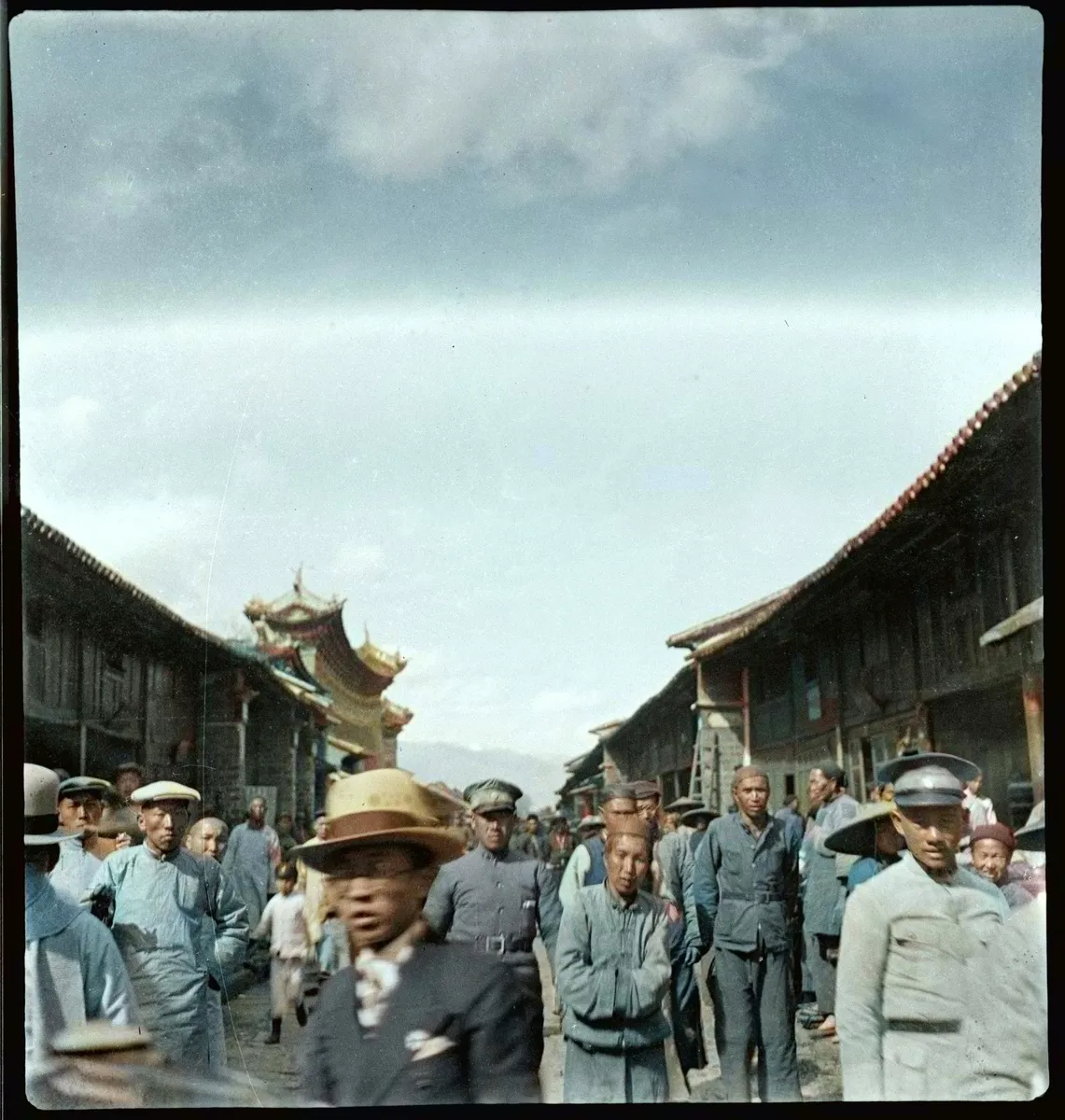 A crowded city street in Yunnan province in the eyes of Sofia Yablonska A crowded city street in Yunnan province in the eyes of Sofia Yablonska