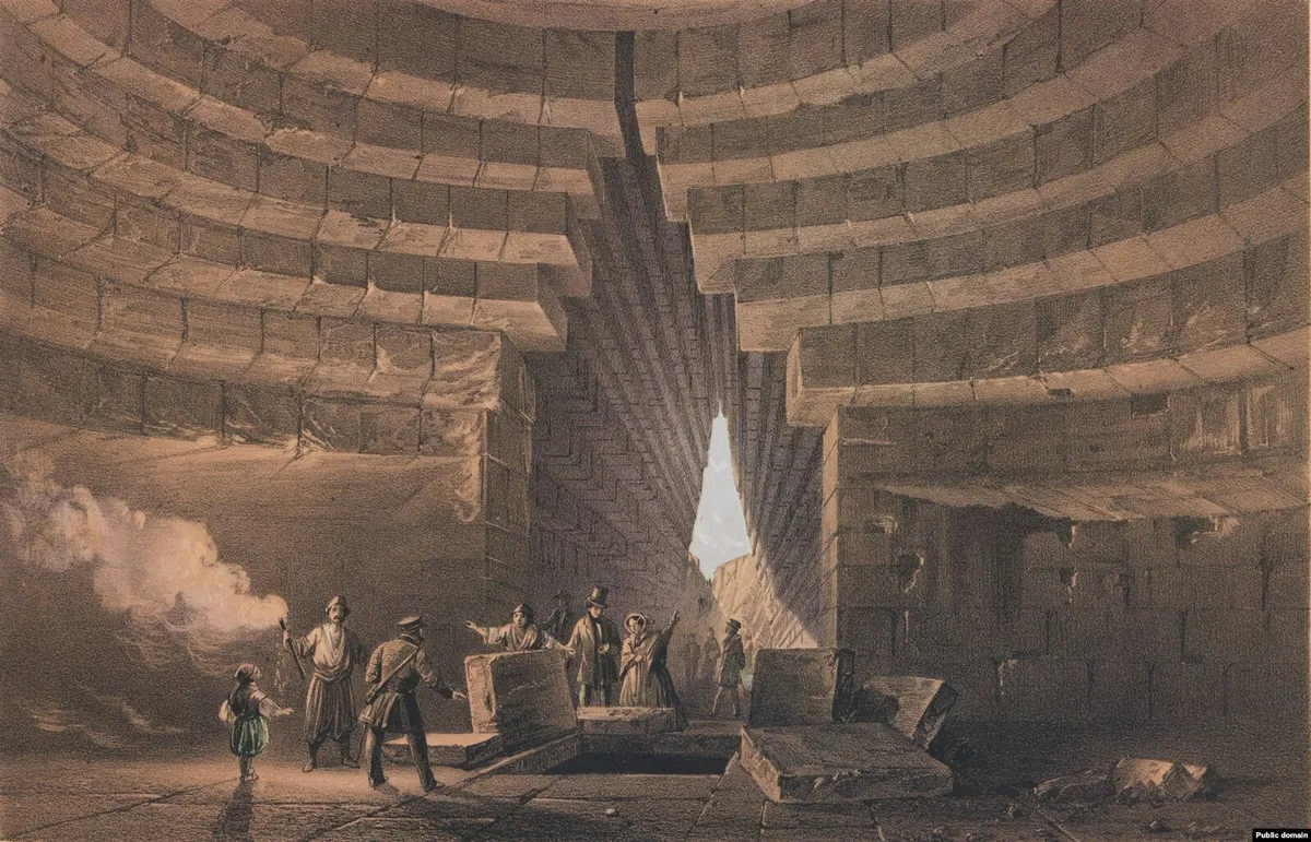 Інтер'єр "Гробниці Мітрідата, біля Керченського лазарету", перейменованої на "Царський курган", ви знаєте ким, монументального кургану, розташованого в Керчі, Крим Інтер'єр "Гробниці Мітрідата, біля Керченського лазарету", перейменованої на "Царський курган", ви знаєте ким, монументального кургану, розташованого в Керчі, Крим