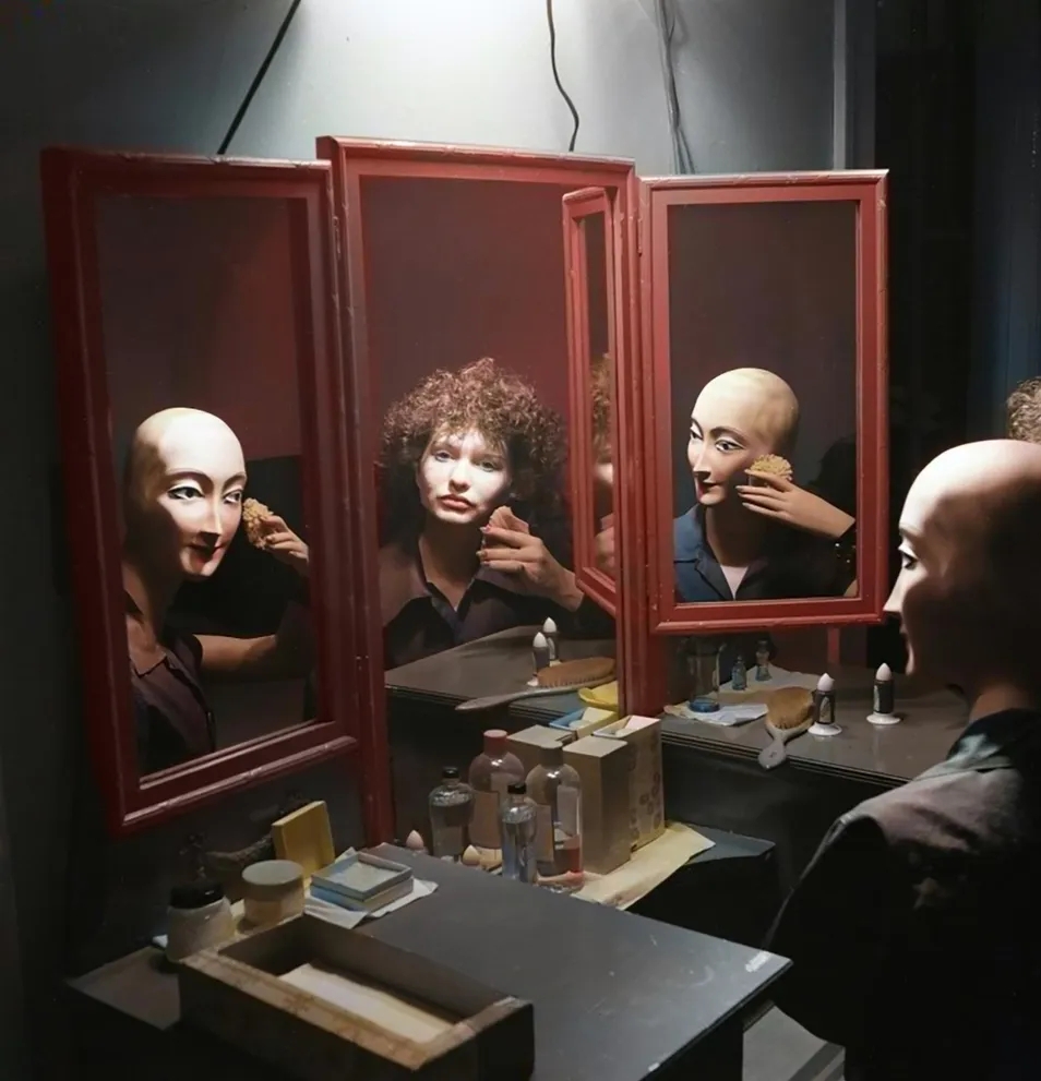 Майя Дерен в дзеркалі